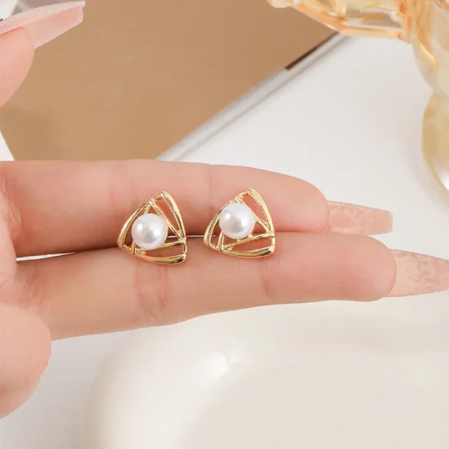 Long Pearl Earrings for Women – Light Luxury Retro Design, Silver Needle Studs, Elegant Temperament Accessories for Wholesale or Daily Wear - Image 3