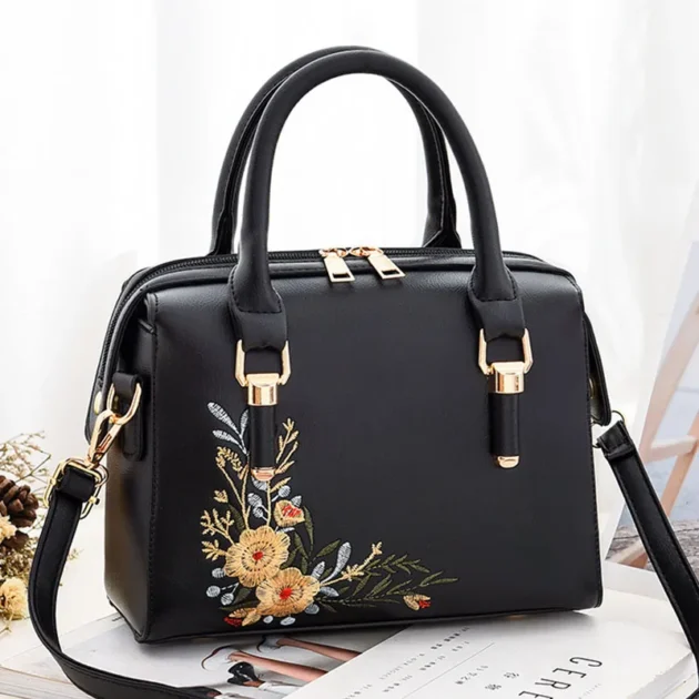 Large capacity shoulder bag for women