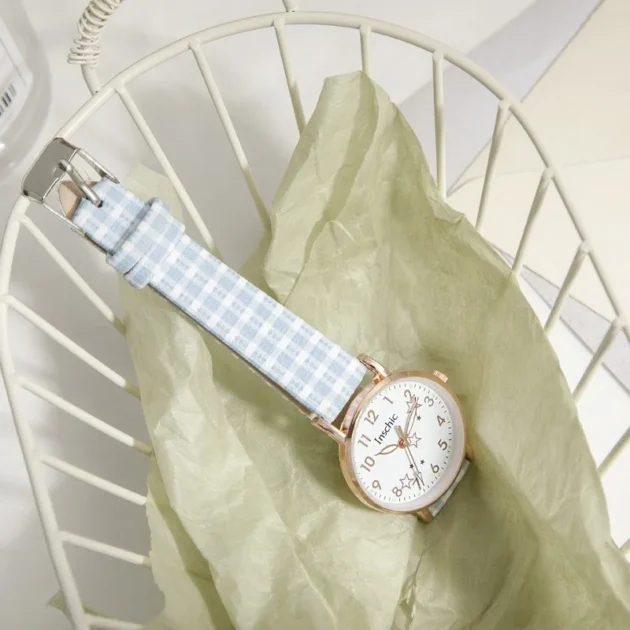 Fashion Girls Leather Strap Watch – Star Dial Gift Watch for Teens & Women - Image 4