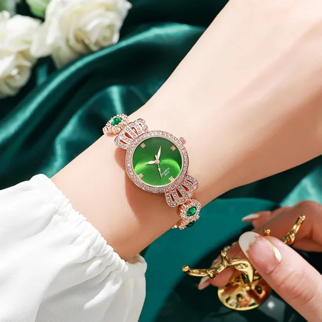 Elegant Green Bracelet Quartz Watch for Women – Rhinestone Fashion Girls Wristwatch Wholesale - Image 2